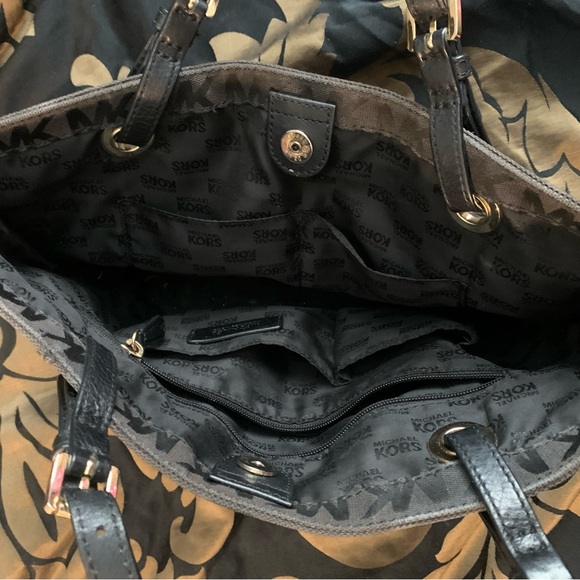 Michael Kors tore bag - Picture 3 of 3